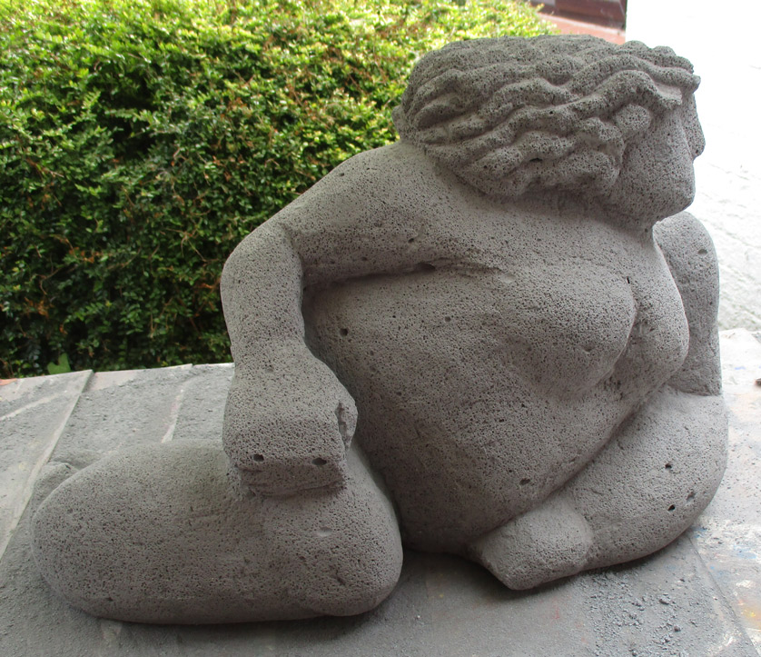 BREEZE BLOCK WOMAN
